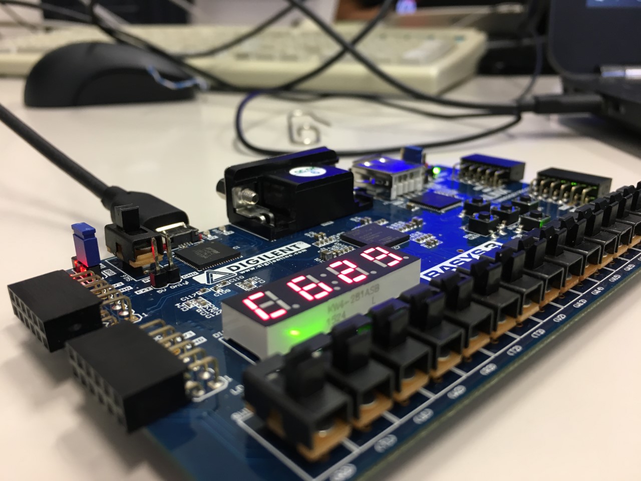 First VHDL Project Eletromikenatism